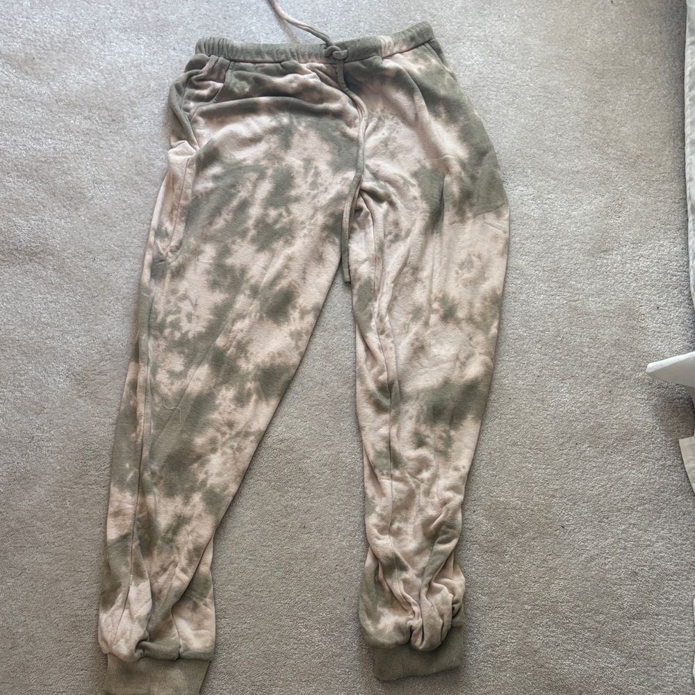 Storia Olive and Cream Tie-Dye Joggers